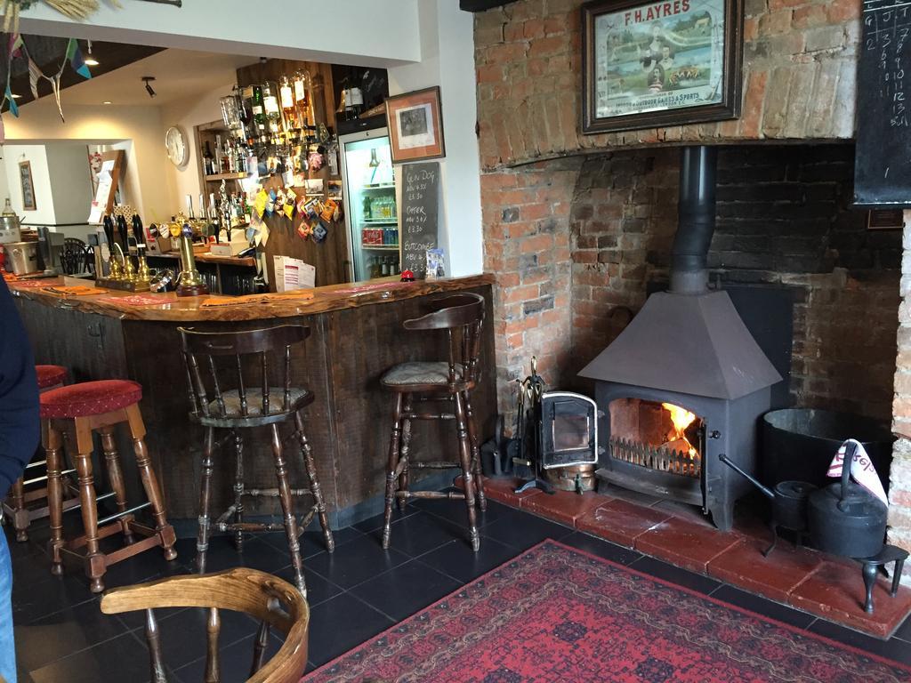 Red Lion Inn Sidbury Экстерьер фото