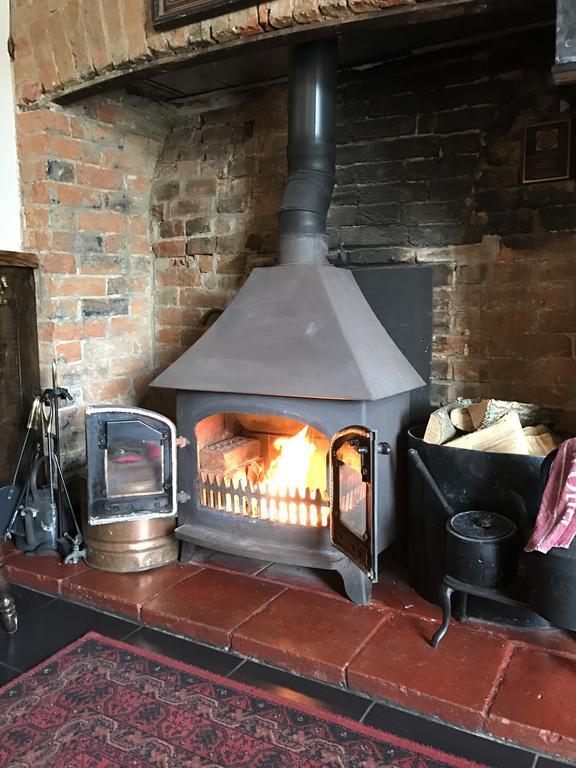 Red Lion Inn Sidbury Экстерьер фото